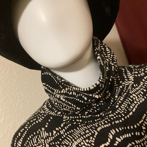 🦋🕷ANTHROPOLOGIE🕷🦋 MAEVE Black/Cream Asymmetrical Turtleneck L Sleeve Dr… - Picture 3 of 8